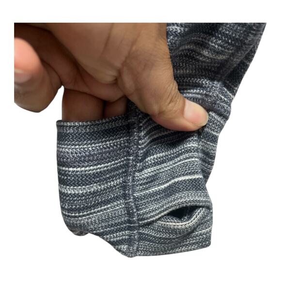 Lululemon Gray Zip Hoodie Women’s Size 4 Thumbholes Logo Excellent Condition - Picture 7 of 10
